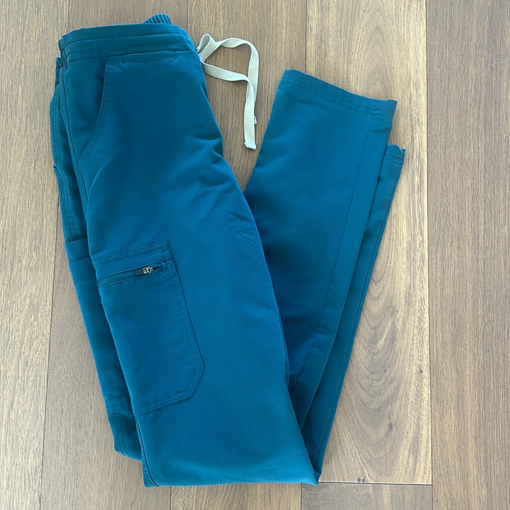 FIGs Yola Skinny Scrub Bottoms